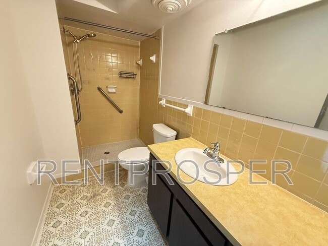 Building Photo - 225 Ranier Cove