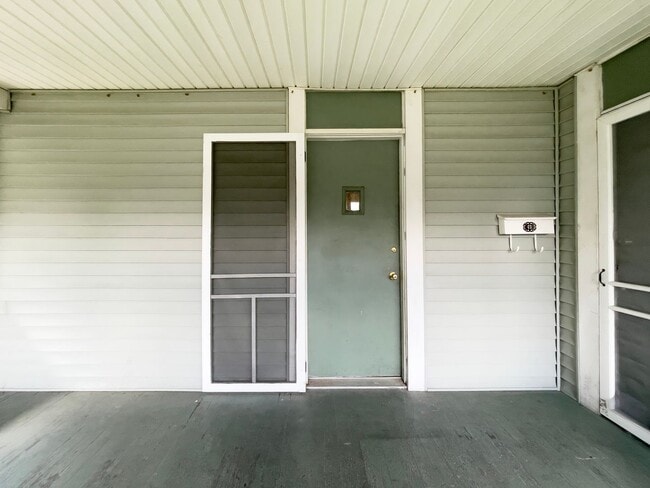 Building Photo - PRELEASING for AUGUST! Close to Campus