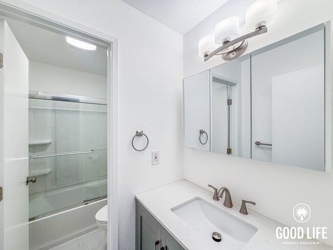Building Photo - SD: 3BD/2BA Condo in University City with Community Pool, Private Patio & In-Unit Laundry