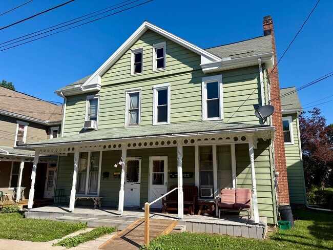 Building Photo - 133-135 E Park St