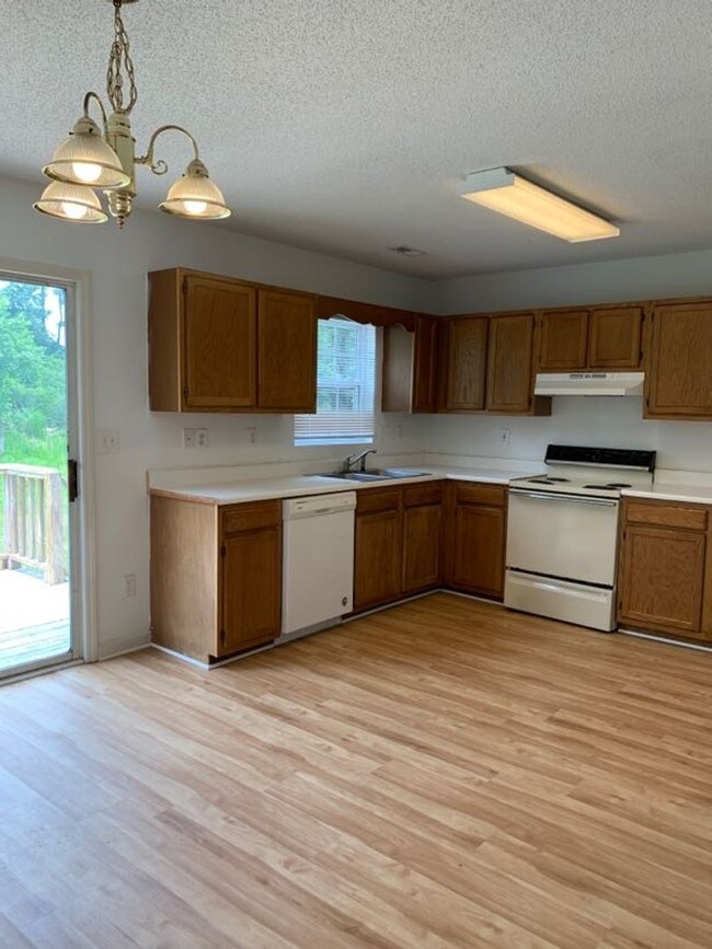 Building Photo - 1/2 OFF FIRST MONTHS RENT! 3 Bedroom 2 Bat...