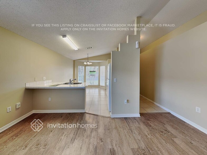 Building Photo - 8509 Blackberry Ave