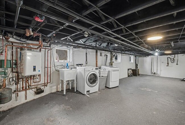 Building Photo - 515 Harrison Ave