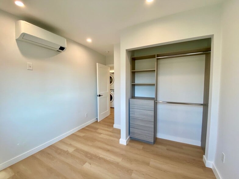 Building Photo - 3207 W 3rd St