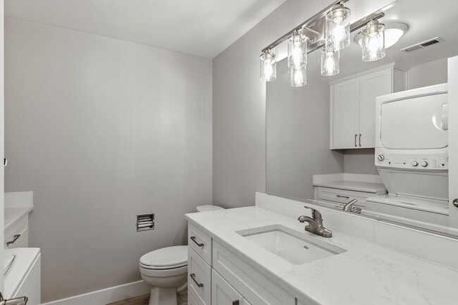 Building Photo - Beautifully Remodeled One Level 3 Bedroom,...