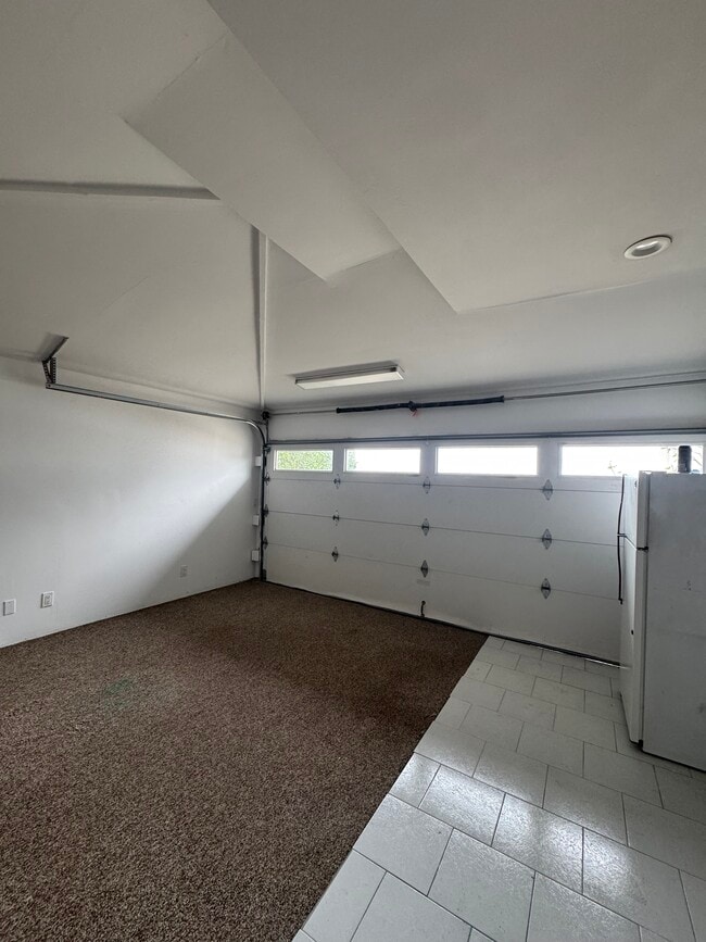 Garage - 202 Vía Mesa Grande