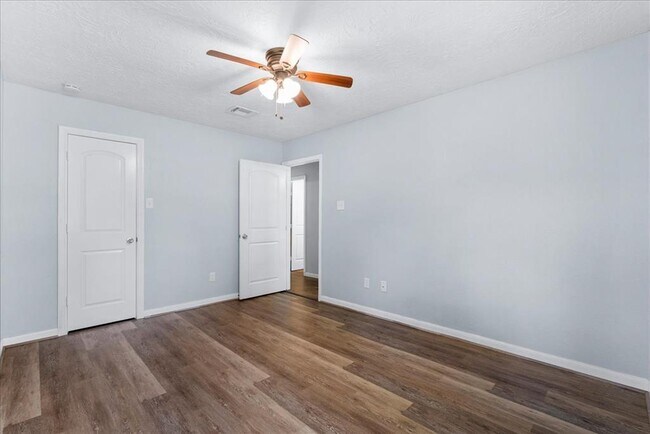 Building Photo - 3319 Meadowcreek Dr