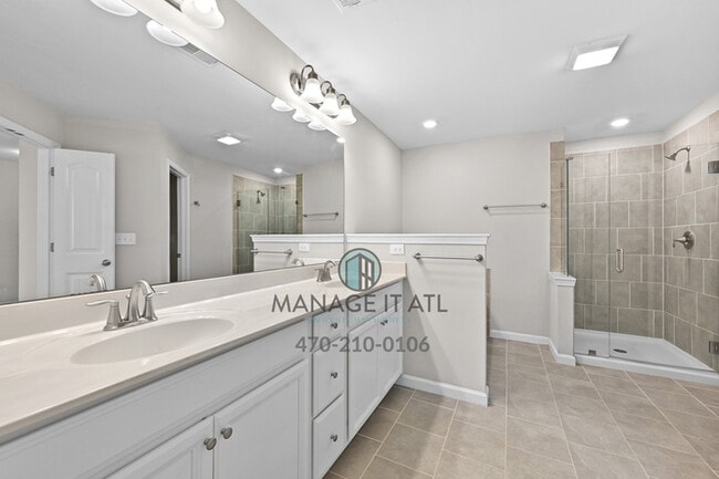 Building Photo - A beautifully maintained 3-bedroom, 3.5-ba...