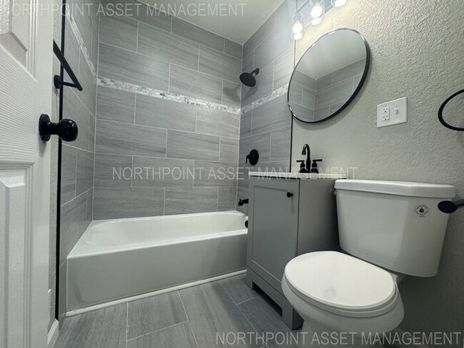 Building Photo - Spacious & Bright 4-Bed, 2-Bath Home in Fa...