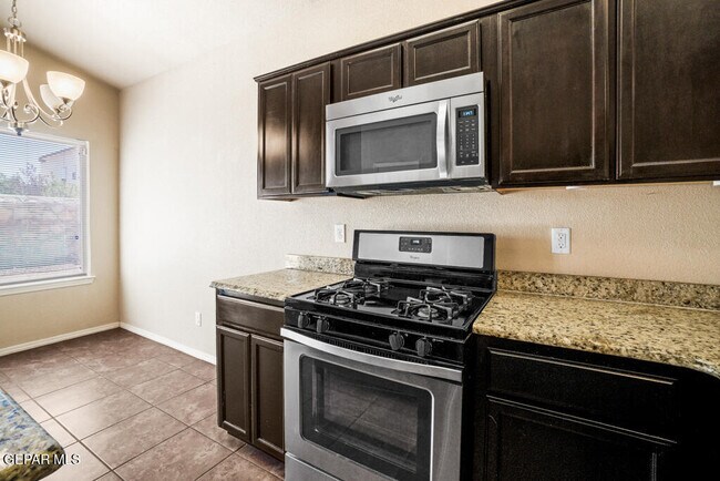 Building Photo - 2932 Pino Triste Dr