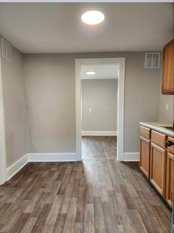 Building Photo - 6848 Buckingham Pl