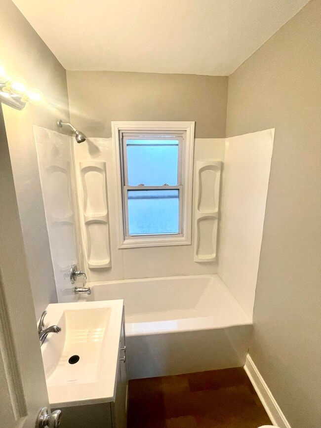 Building Photo - 120 Clyde St