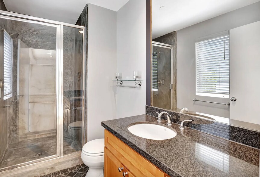 Building Photo - 6396 Weidlake Dr