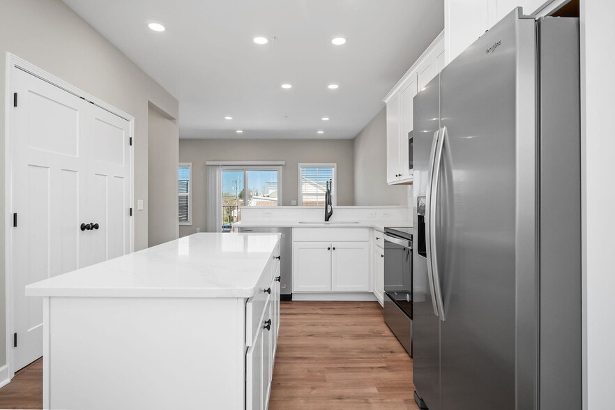 Building Photo - 279 Scott Ave