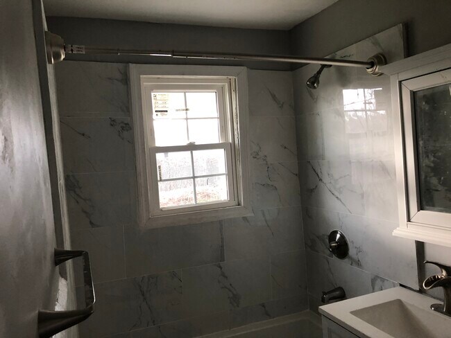Building Photo - 138 Ruane St