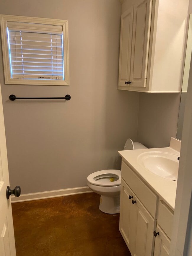 Building Photo - A must have in Canton, MS!!