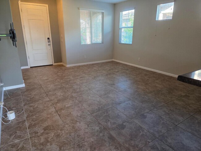 Building Photo - 9 S 195th Ln