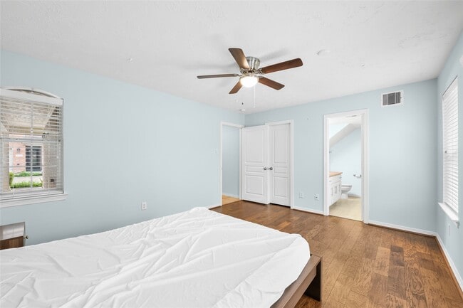 Building Photo - 3410 Skyline Village Dr