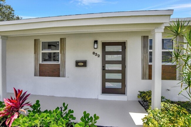 Building Photo - 832 SW 10th Ave