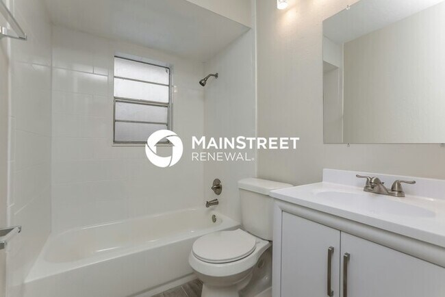Building Photo - 3 Bedroom Pet-Friendly Home in CASSELBERRY, FL with Main Street Renewal