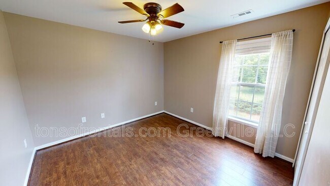 Building Photo - 210 Grimes Dr