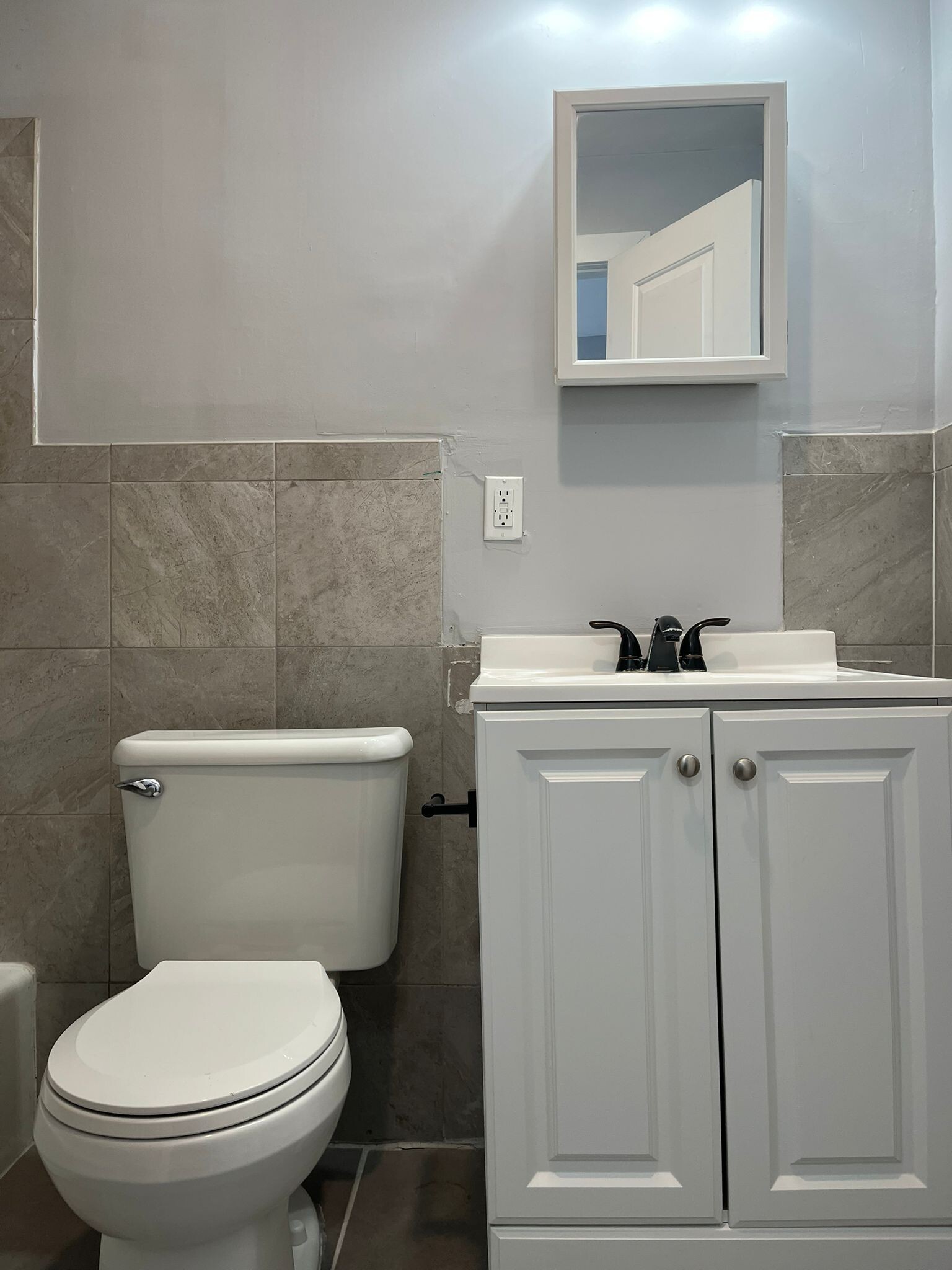 Building Photo - 212 Zabriskie St