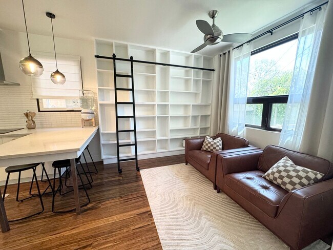 Building Photo - Gorgeous Avenues Remodel!
