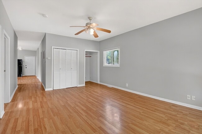 Building Photo - 241 S Highland Dr