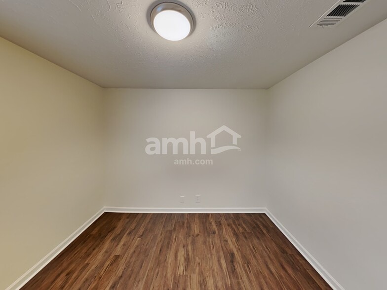 Building Photo - 7400 E Winchester Dr