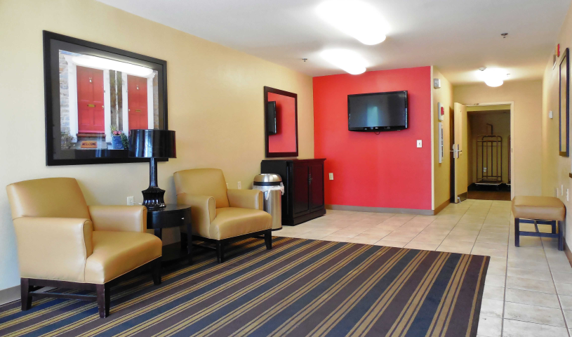 Lobby and Guest Check-in - Furnished Studio - Madison