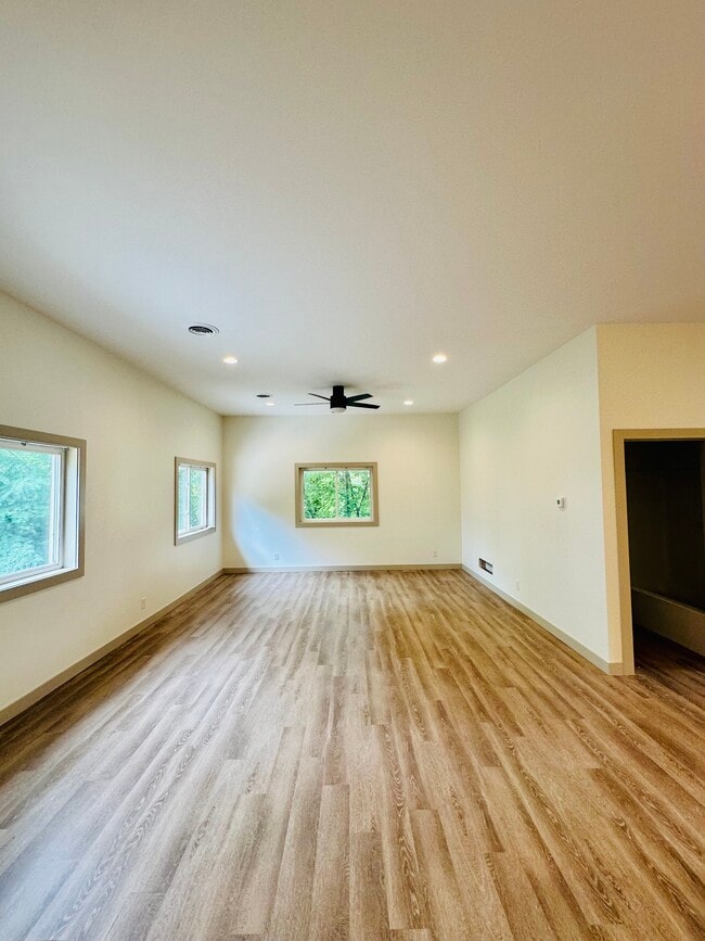 Living space in apartment 3 - 410 Pine Lake Ave
