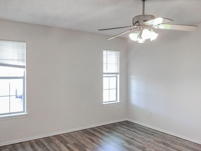 Building Photo - Relaxation in Every Corner