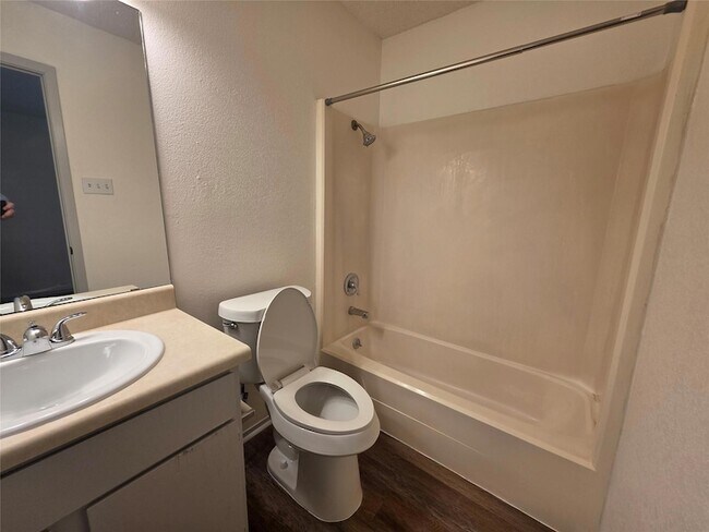 Building Photo - 1735 Horseshoe Cir