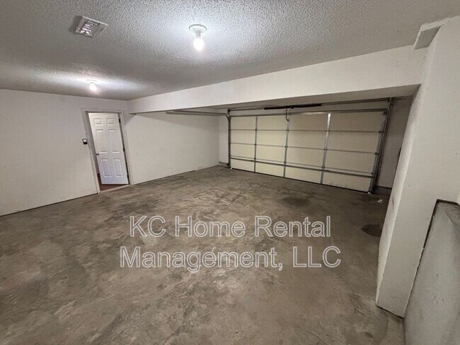 Building Photo - 501 Regina Ct