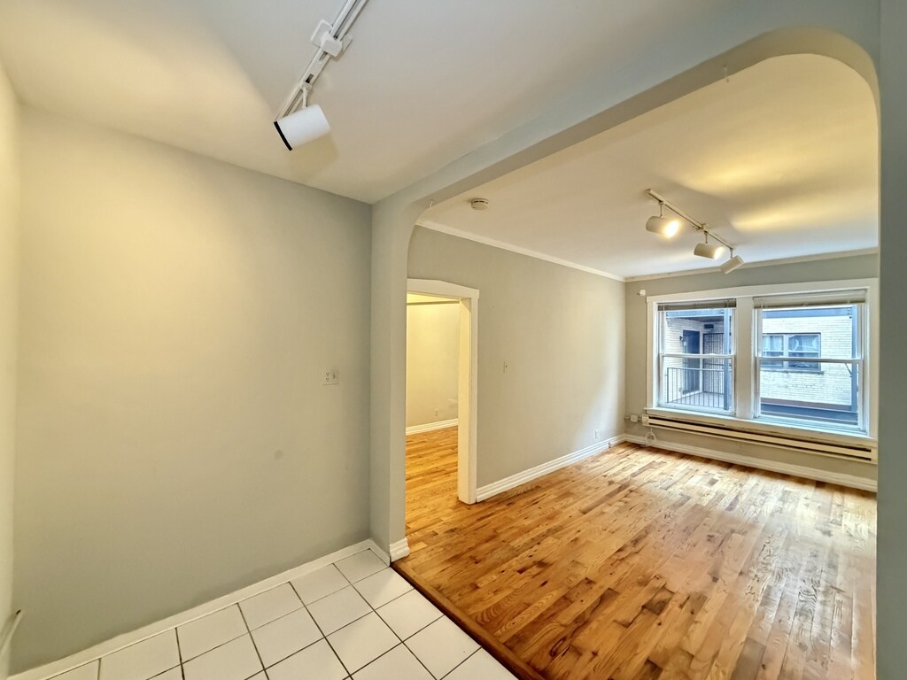 Building Photo - 457 W Melrose