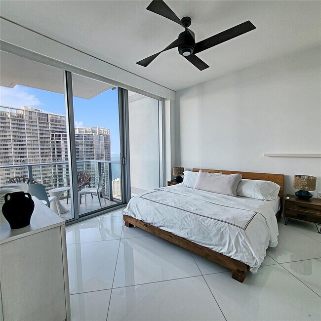 Building Photo - 200 Biscayne Blvd Way