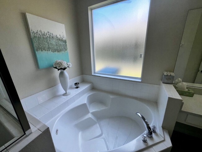 Building Photo - STUNNING Emerald Island Resort 5 bedroom 4...