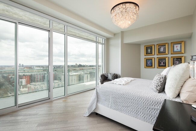 Building Photo - 2001 Lincoln St