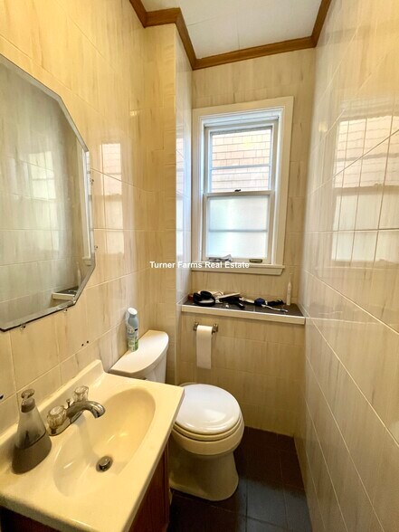 Building Photo - 38 Cherry St