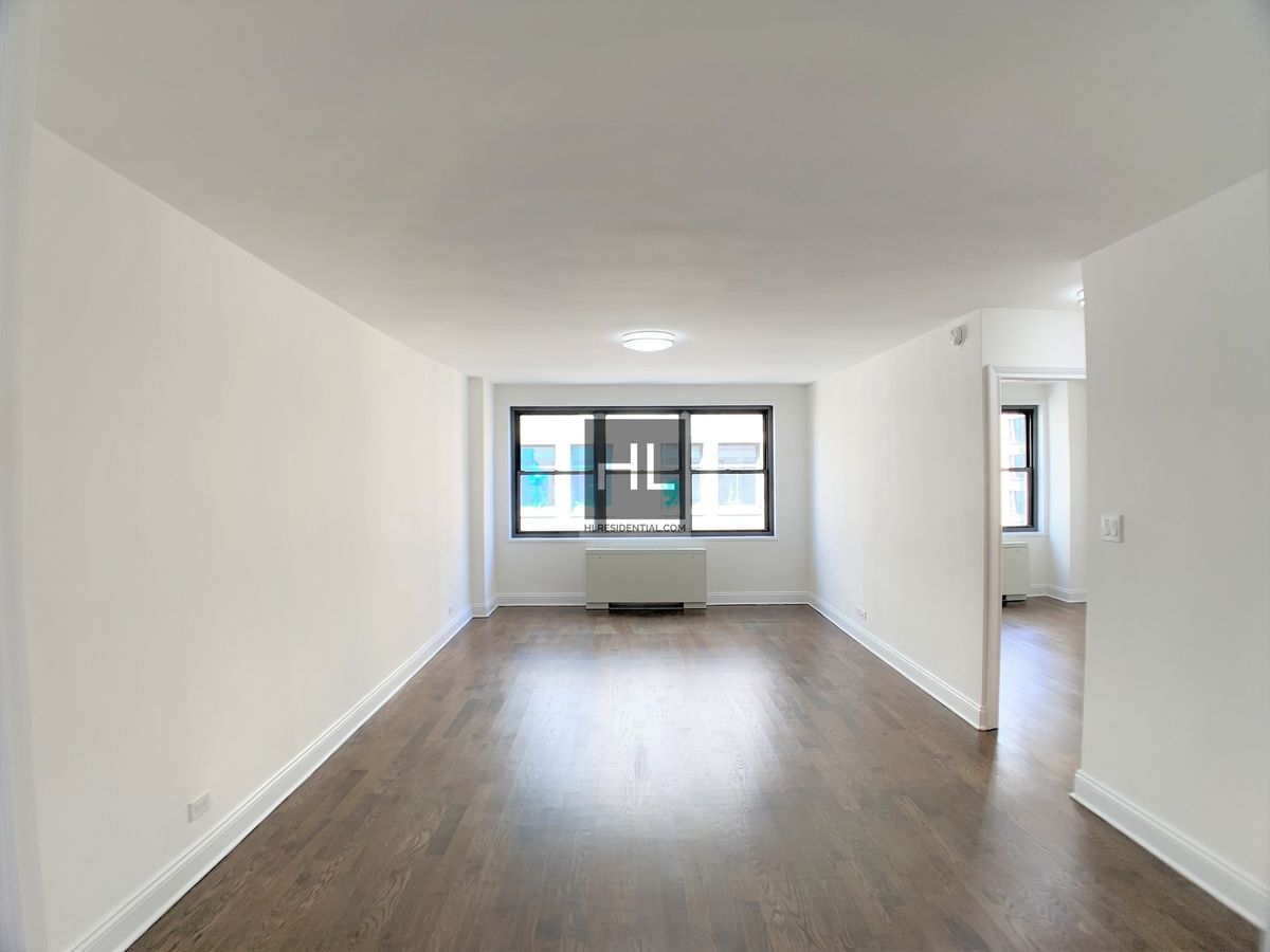 Building Photo - 5 AVENUE