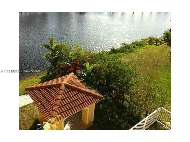 Building Photo - 2022 NE 167th St