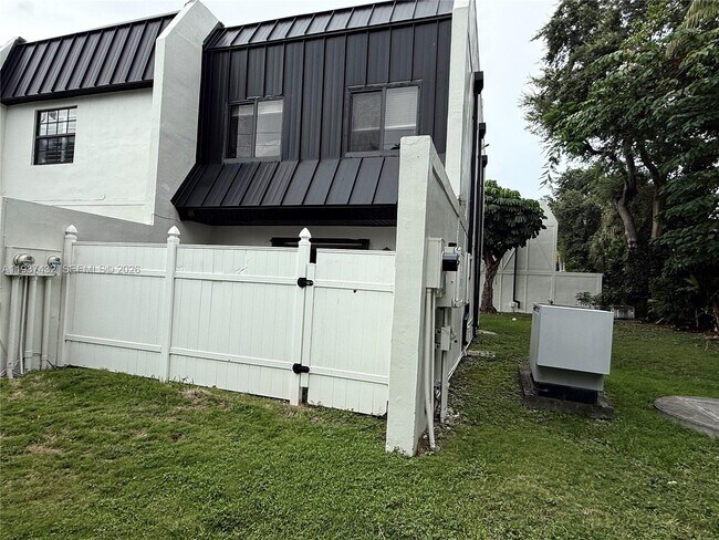 Building Photo - 6667 Miller Dr