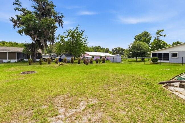 Building Photo - Charming 2/2 Spacious Home with/ 1 Car Garage in St. Cloud Close to the Lakefront Park
