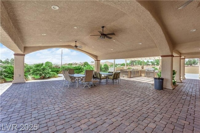 Building Photo - 1.2 Acres with Indoor & Outdoor RV Parking!!!!