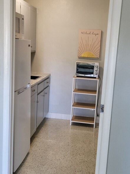 Building Photo - 2297 NE 2nd Ave