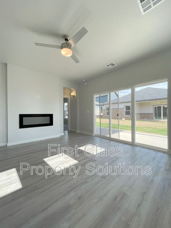 Building Photo - 512 NW 176th Terrace