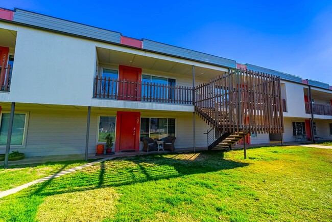 Primary Photo - Modern 2 bed, 2 bath condo in South Austin