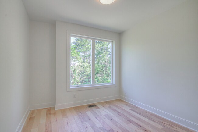 Building Photo - 1540 Yarra St
