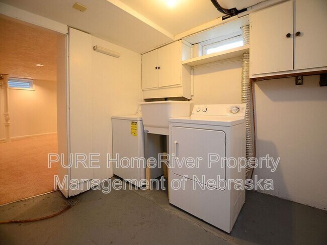 Building Photo - 2108 S 46th St