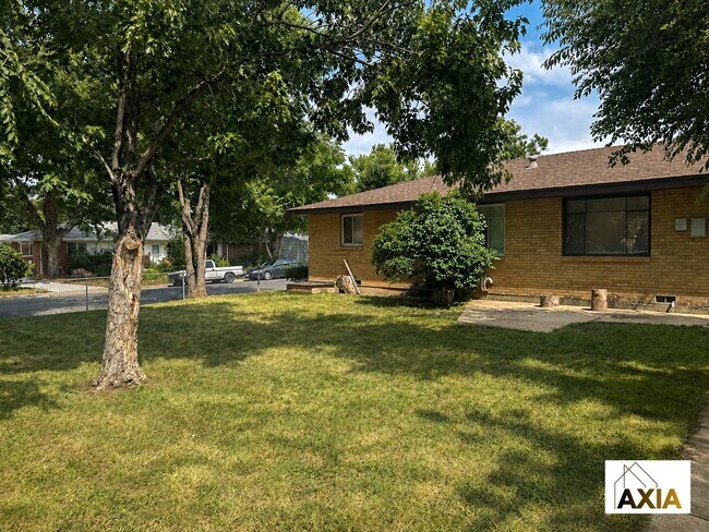 Building Photo - 205 S 39th St
